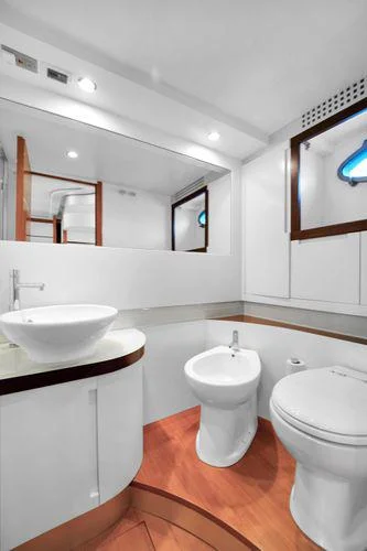 68ft Pershing Sky elegant features